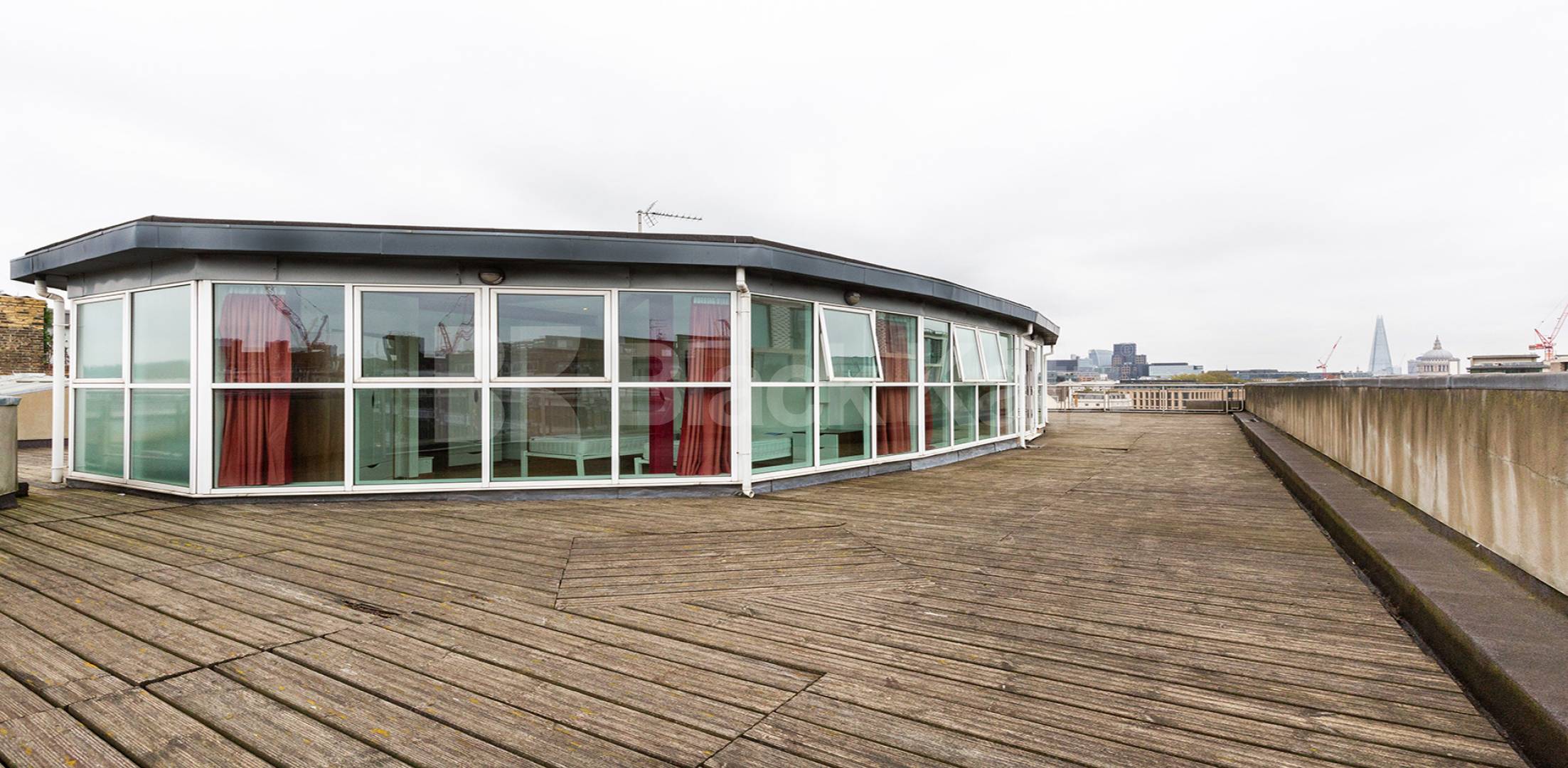 			PENTHOUSE WITH TERRACE, 4 Bedroom, 1 bath, 1 reception Apartment			 Farringdon Road EC1R, FARRINGDON / CLARKENWELL